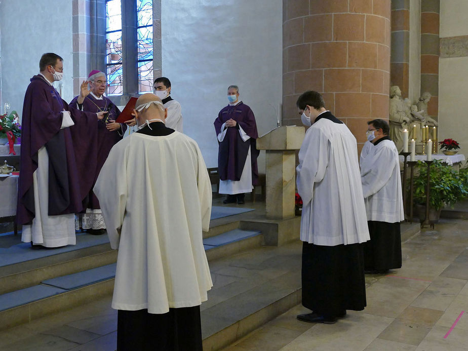 Beauftragung zu Lektorat und Akolythat in St. Marien, Volkmarsen (Foto: Karl-Franz Thiede)